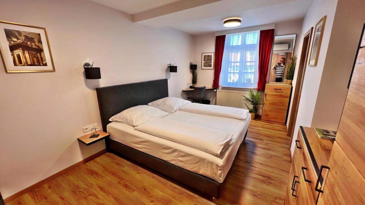 Hotel Zu Den Drei Kronen Seligenstadt Eksteriør bilde