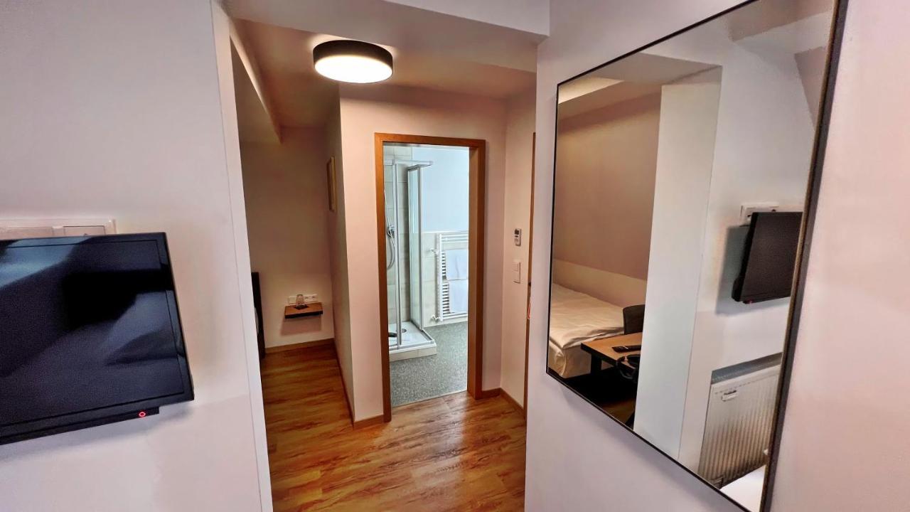 Hotel Zu Den Drei Kronen Seligenstadt Eksteriør bilde