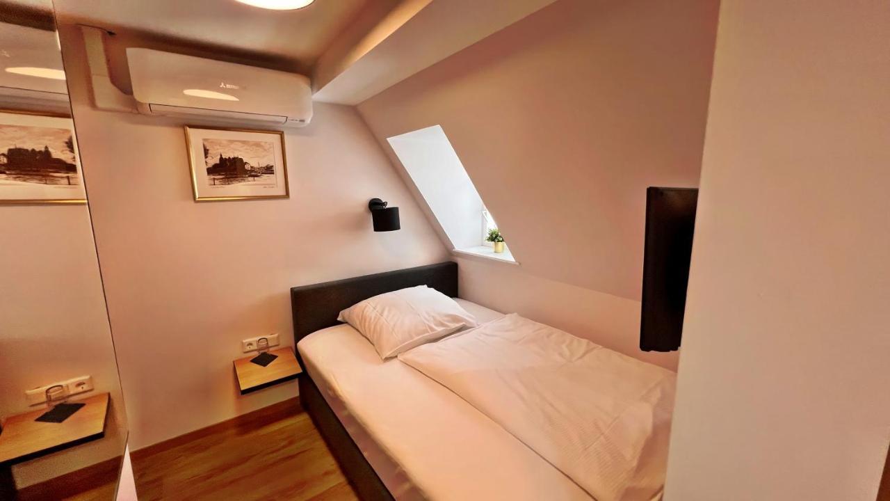Hotel Zu Den Drei Kronen Seligenstadt Eksteriør bilde