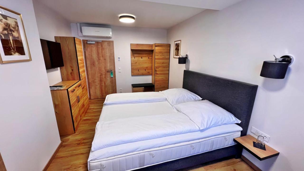 Hotel Zu Den Drei Kronen Seligenstadt Eksteriør bilde