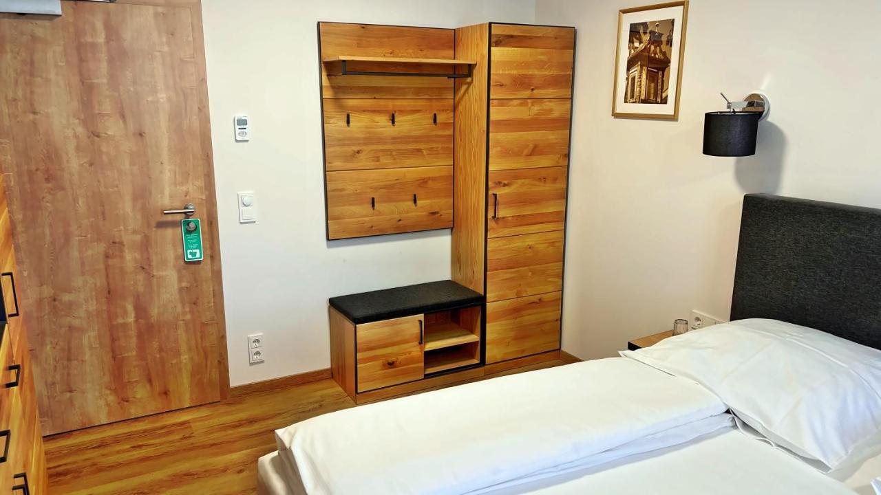 Hotel Zu Den Drei Kronen Seligenstadt Eksteriør bilde