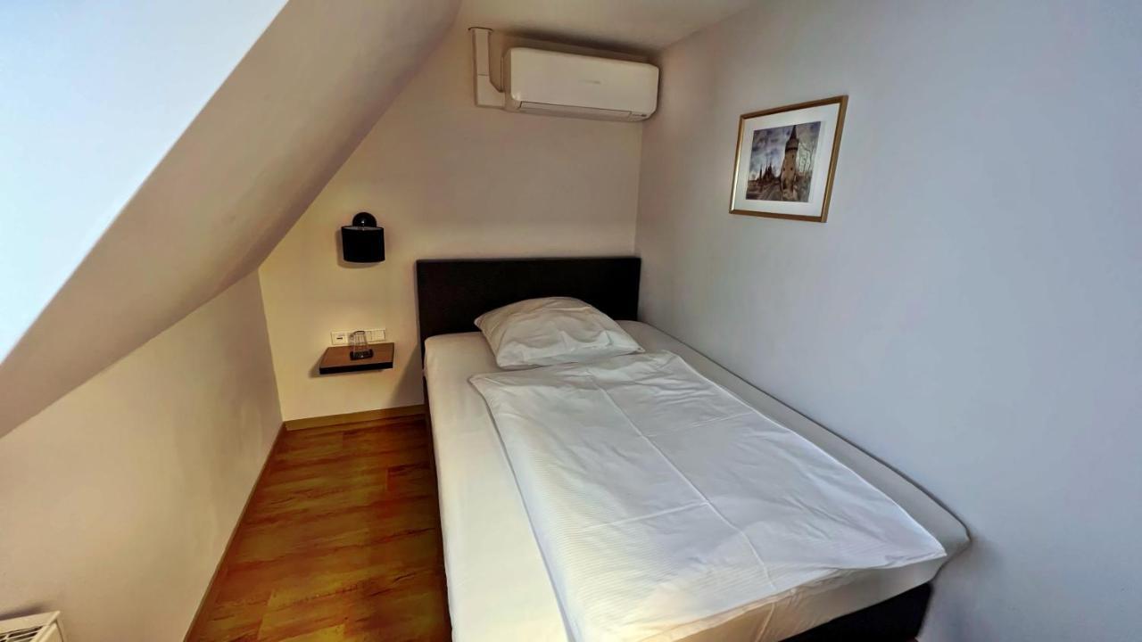 Hotel Zu Den Drei Kronen Seligenstadt Eksteriør bilde