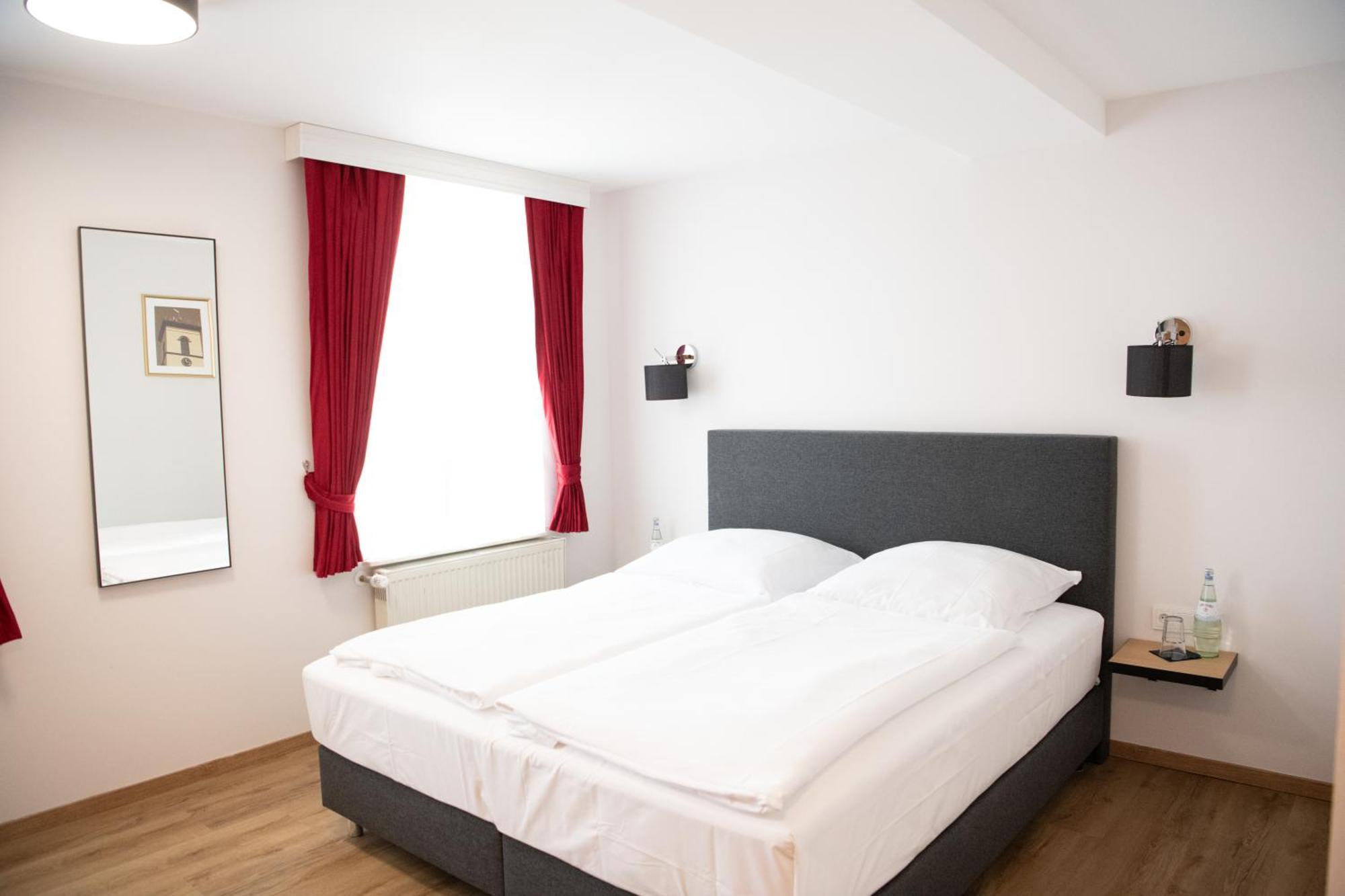 Hotel Zu Den Drei Kronen Seligenstadt Eksteriør bilde